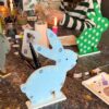 Bemalte Holz-Osterhasen - Art Club Landsberg am Lech