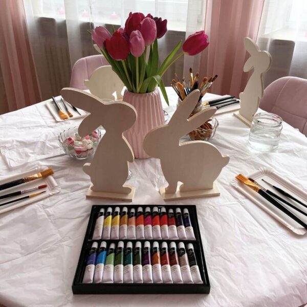 Kreativer Mädelsbrunch - DIY-Osterhasen bemalen