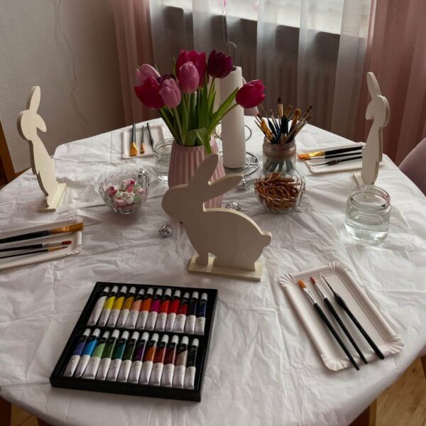 Osterhasen aus Holz bemalen - Kreative Ostern